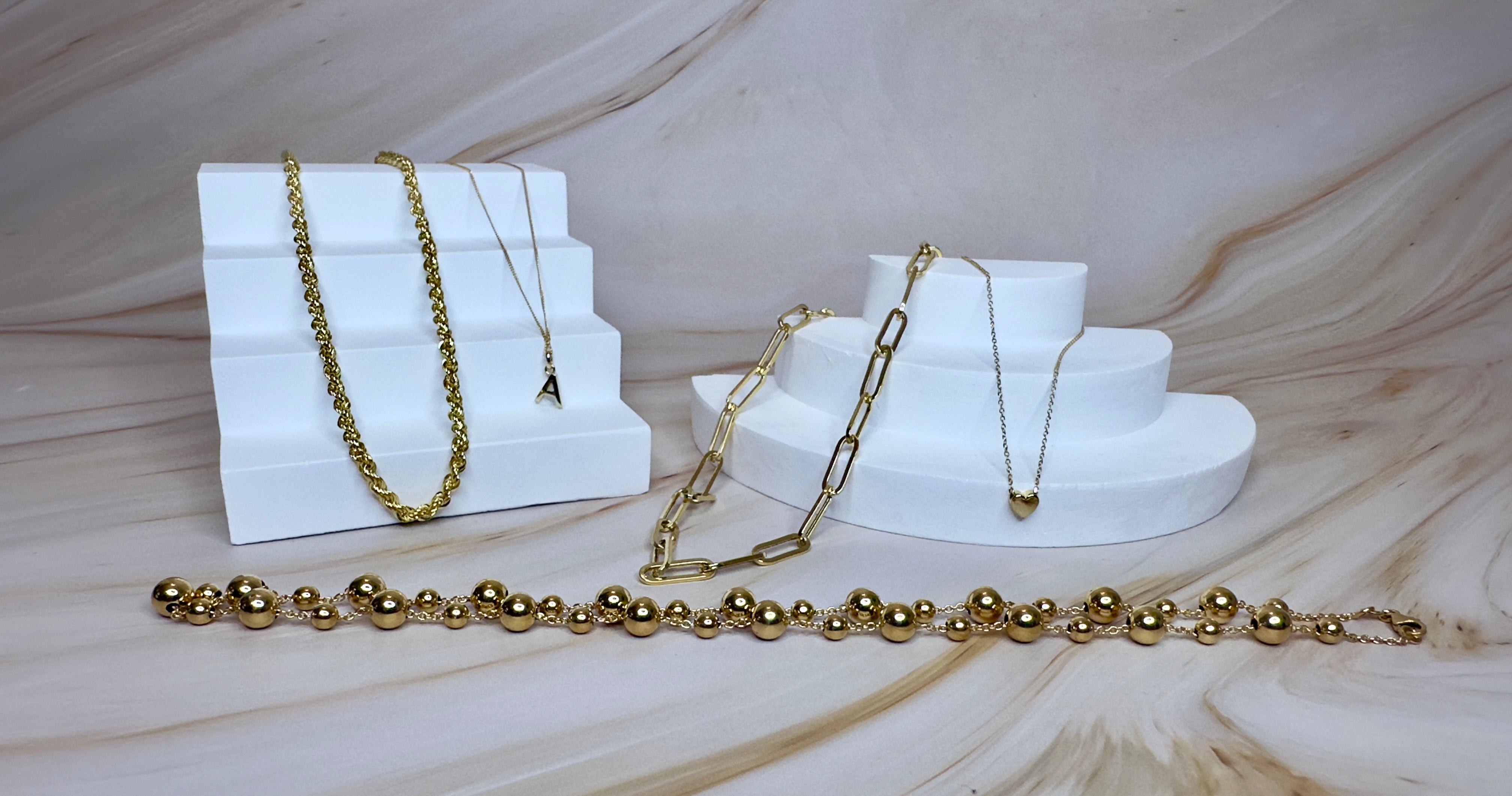 Ladies gold chains & necklaces